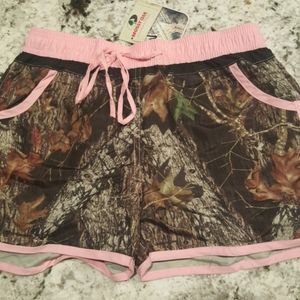 Mossy Oak Wilderness Dreams board shorts NWOT